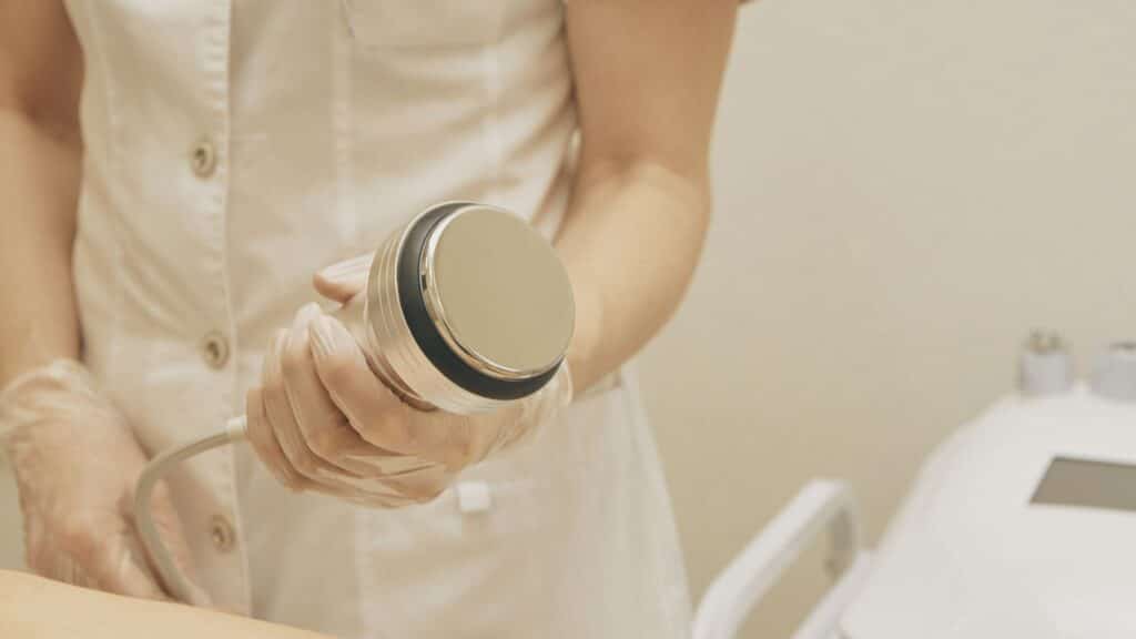 Cavitation therapy device